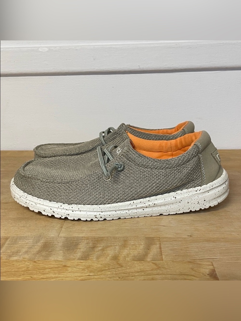 Hey Dude Wally Sox Sahara slip on casual shoes women’s size 5 Youth size 4